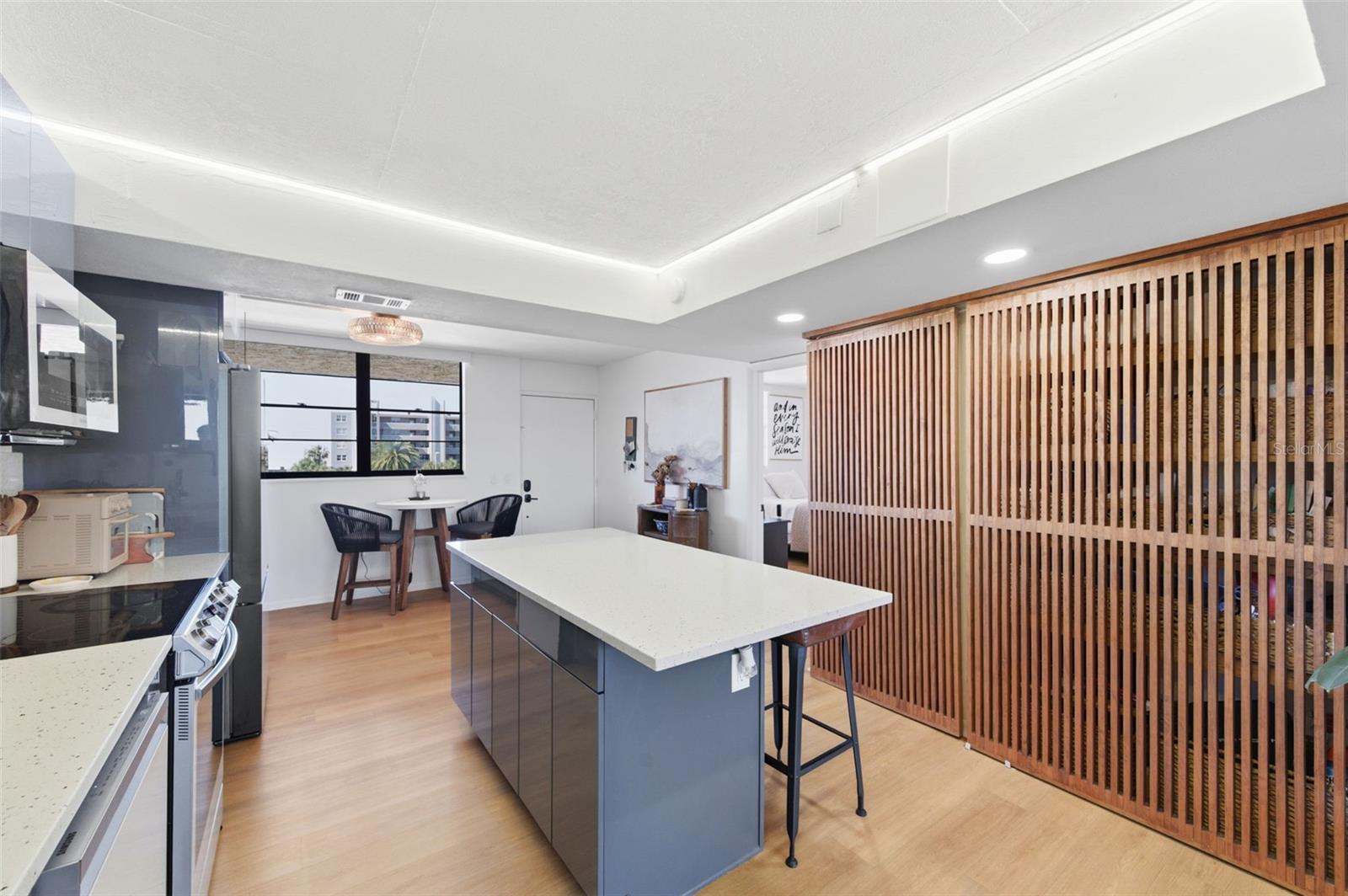 Image 10 of 46 For 19701 Gulf Boulevard 423