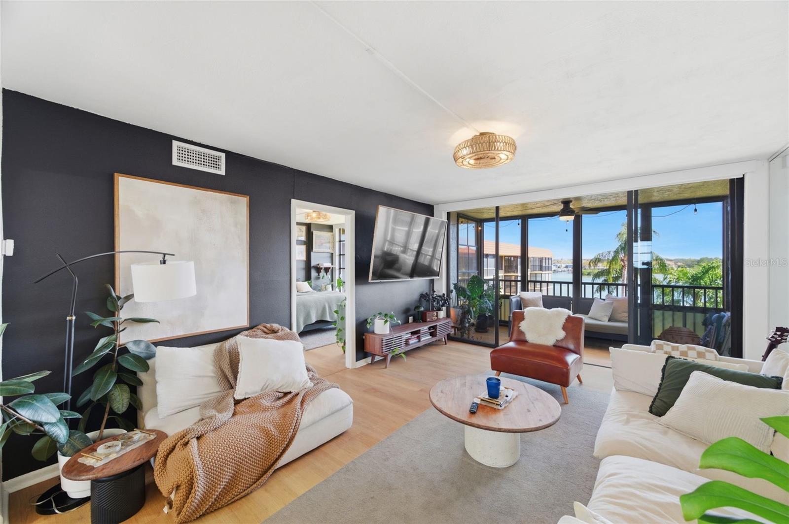 Image 11 of 46 For 19701 Gulf Boulevard 423