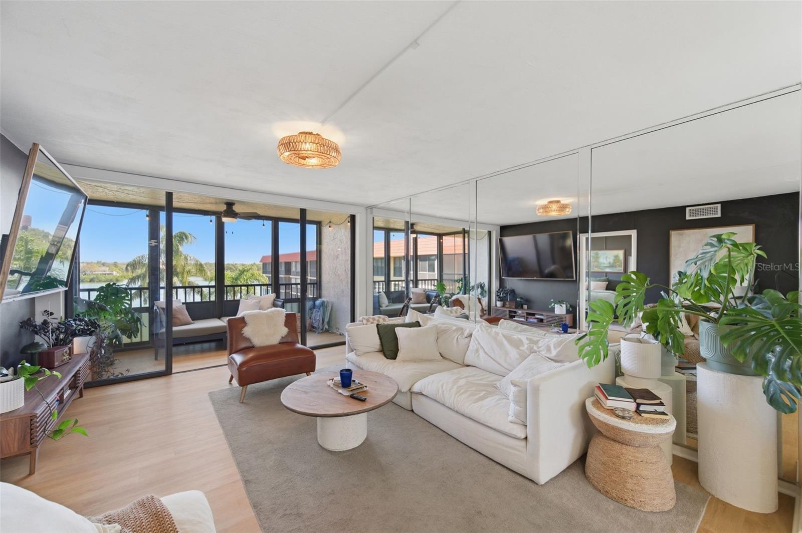 Image 13 of 46 For 19701 Gulf Boulevard 423