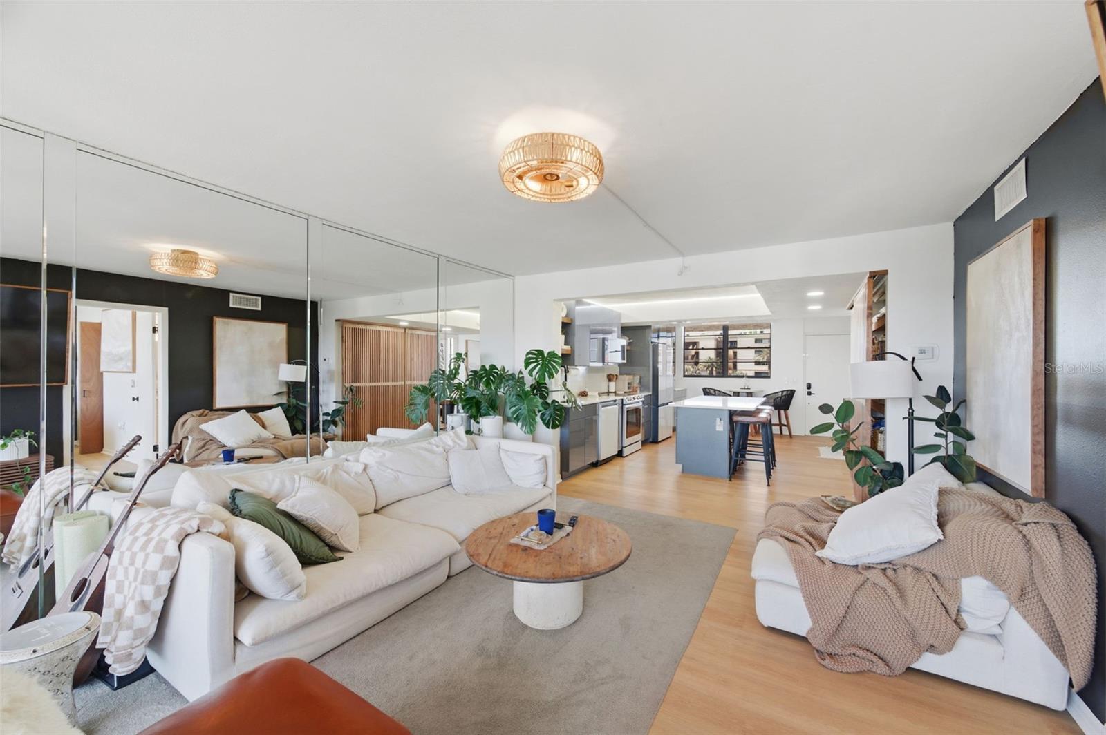 Image 14 of 46 For 19701 Gulf Boulevard 423