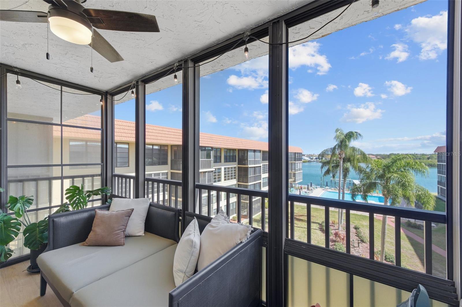 Image 17 of 46 For 19701 Gulf Boulevard 423