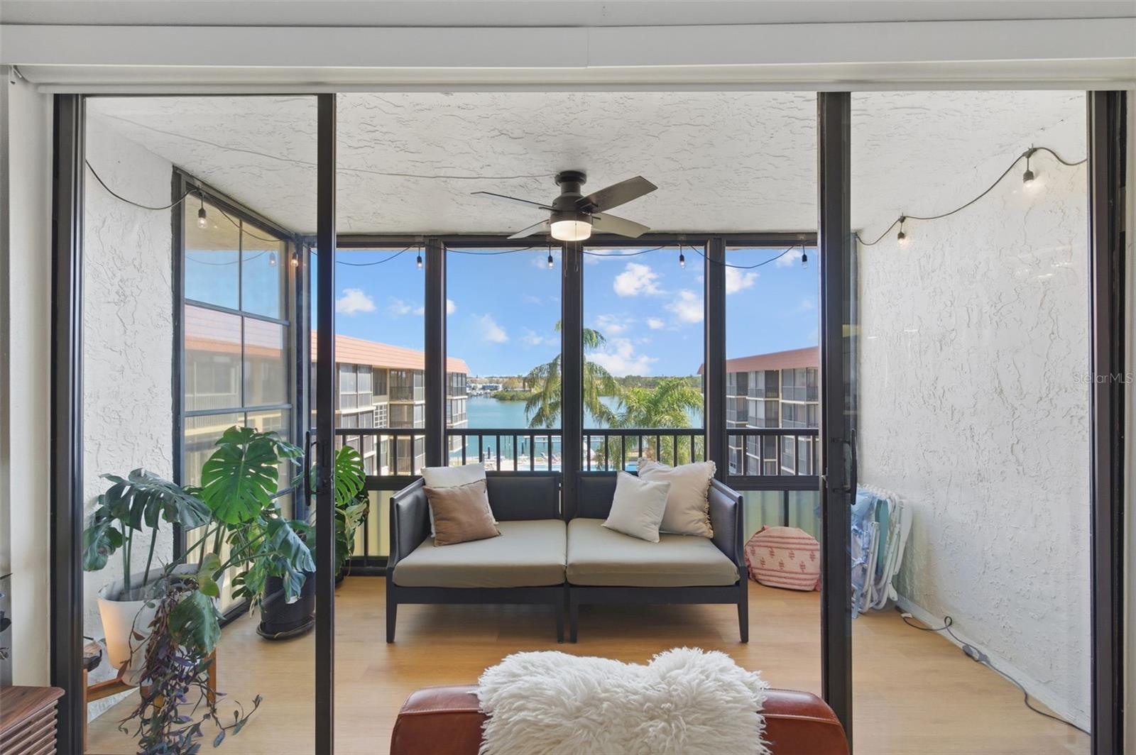 Image 18 of 46 For 19701 Gulf Boulevard 423