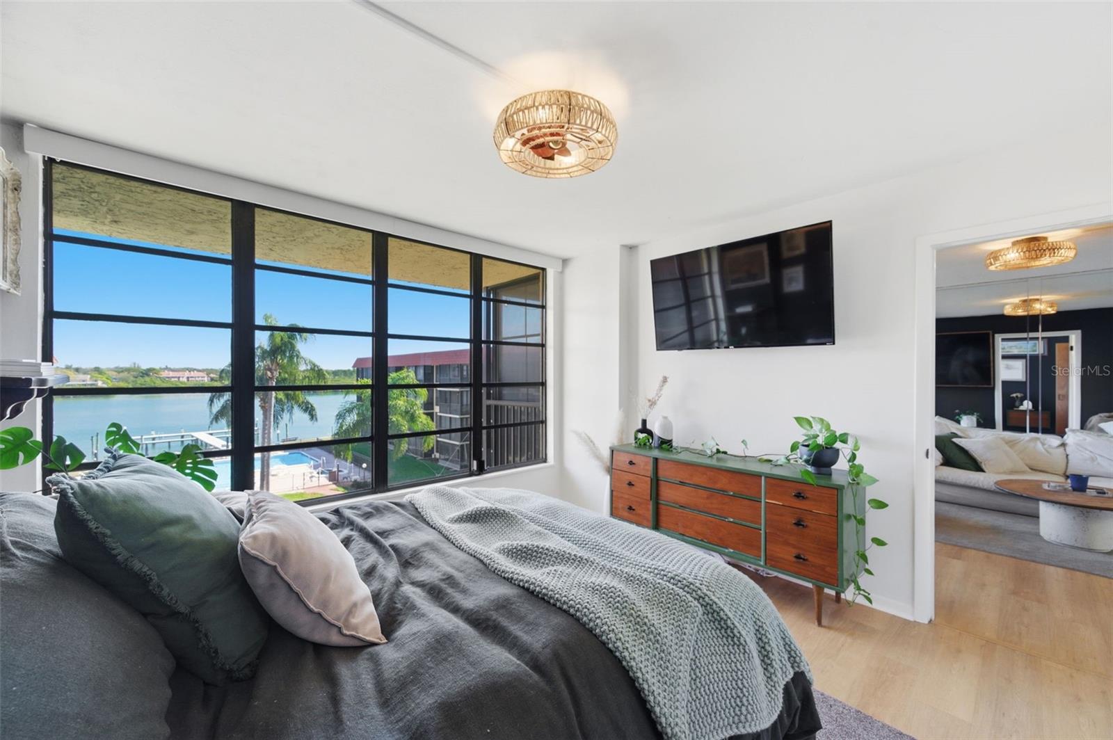 Image 22 of 46 For 19701 Gulf Boulevard 423