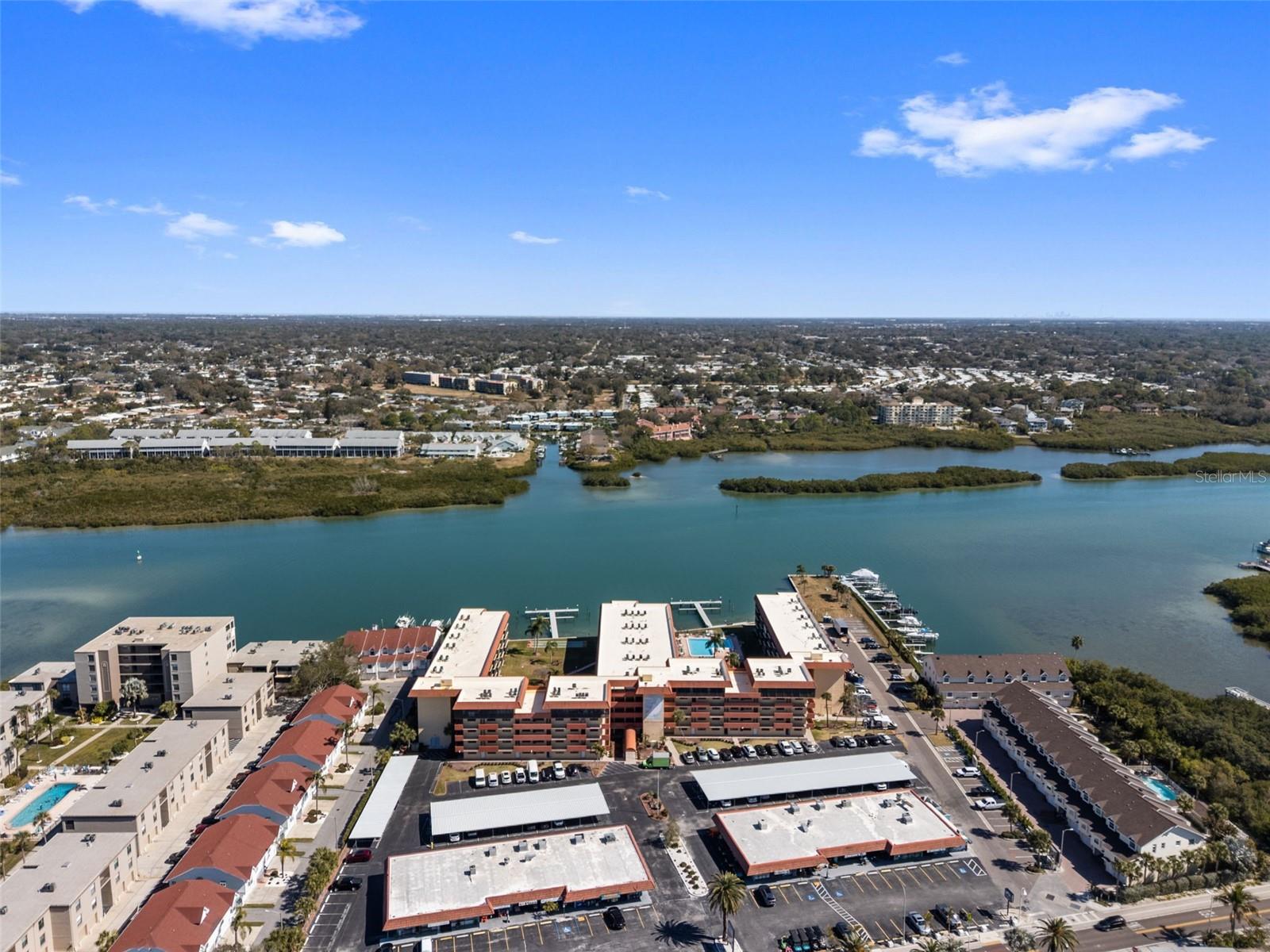 Image 37 of 46 For 19701 Gulf Boulevard 423