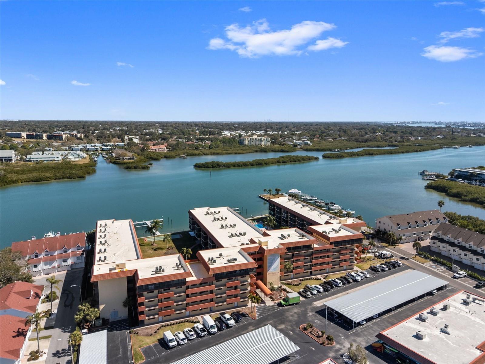 Image 40 of 46 For 19701 Gulf Boulevard 423