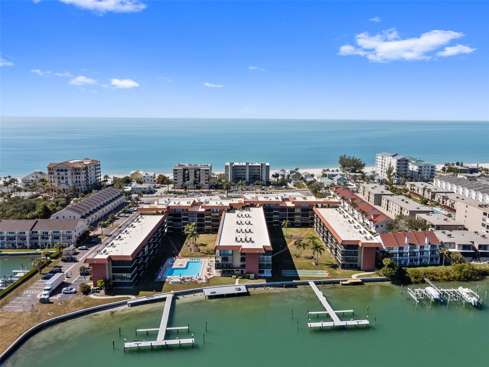 Image 43 of 46 For 19701 Gulf Boulevard 423