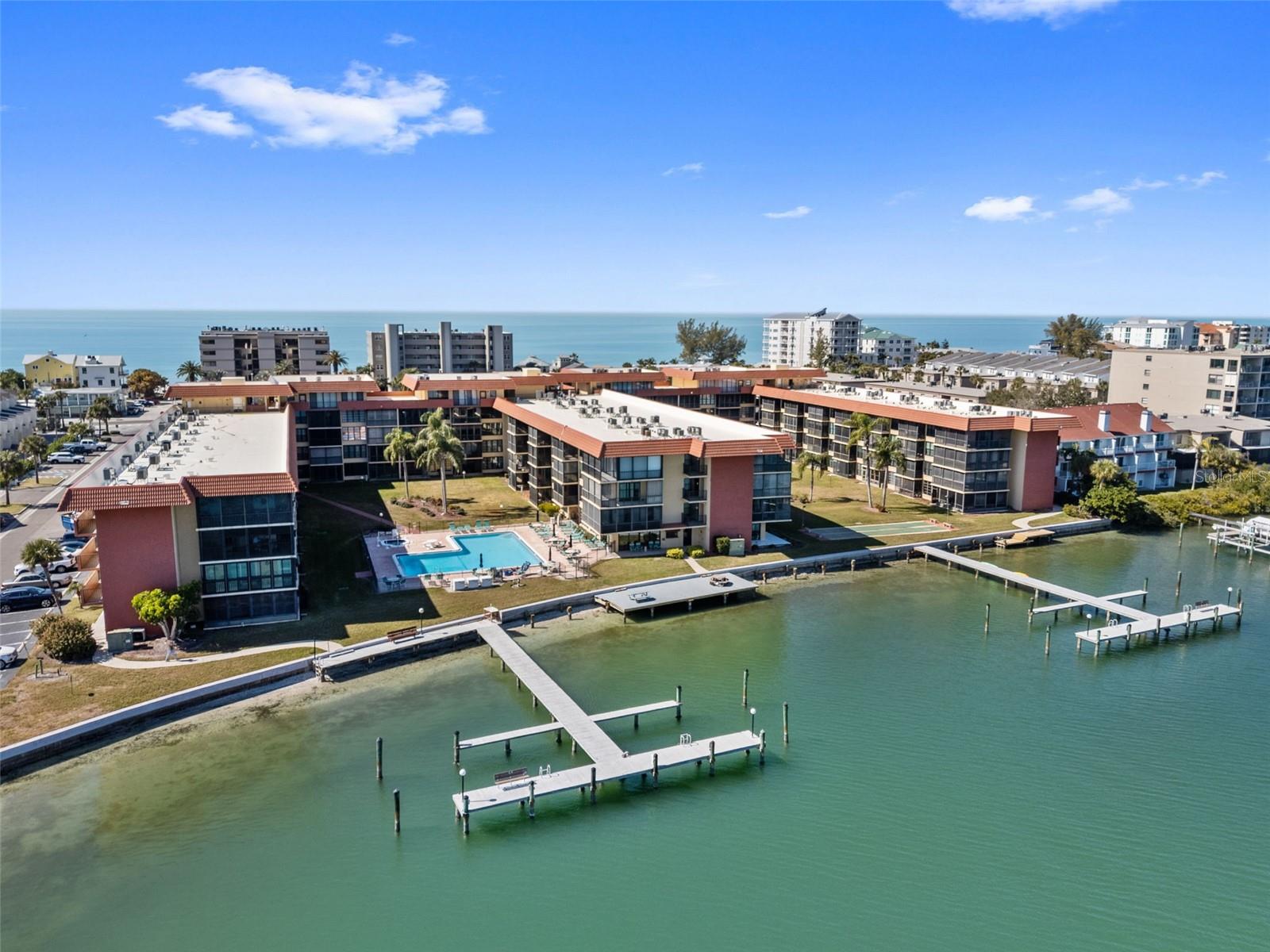 Image 44 of 46 For 19701 Gulf Boulevard 423