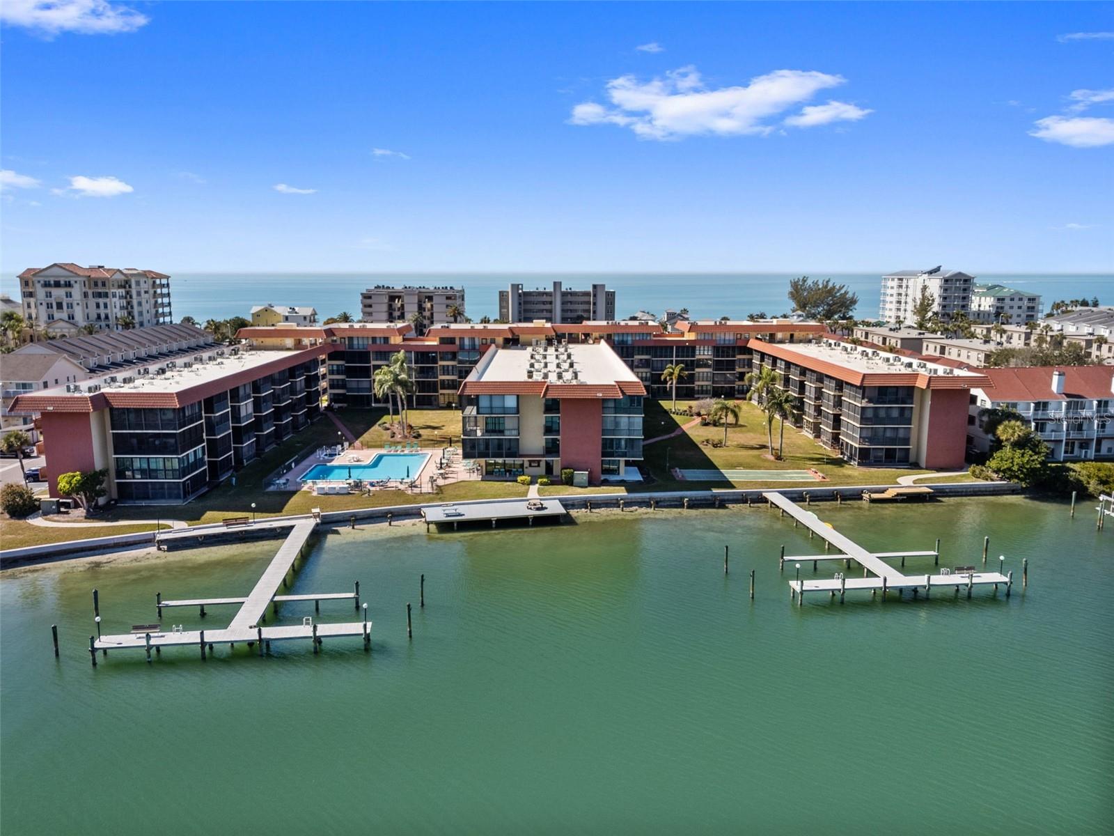 Image 45 of 46 For 19701 Gulf Boulevard 423