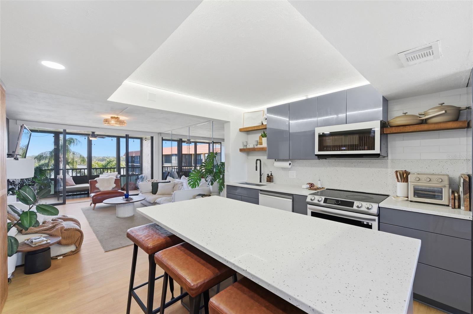 Image 6 of 46 For 19701 Gulf Boulevard 423