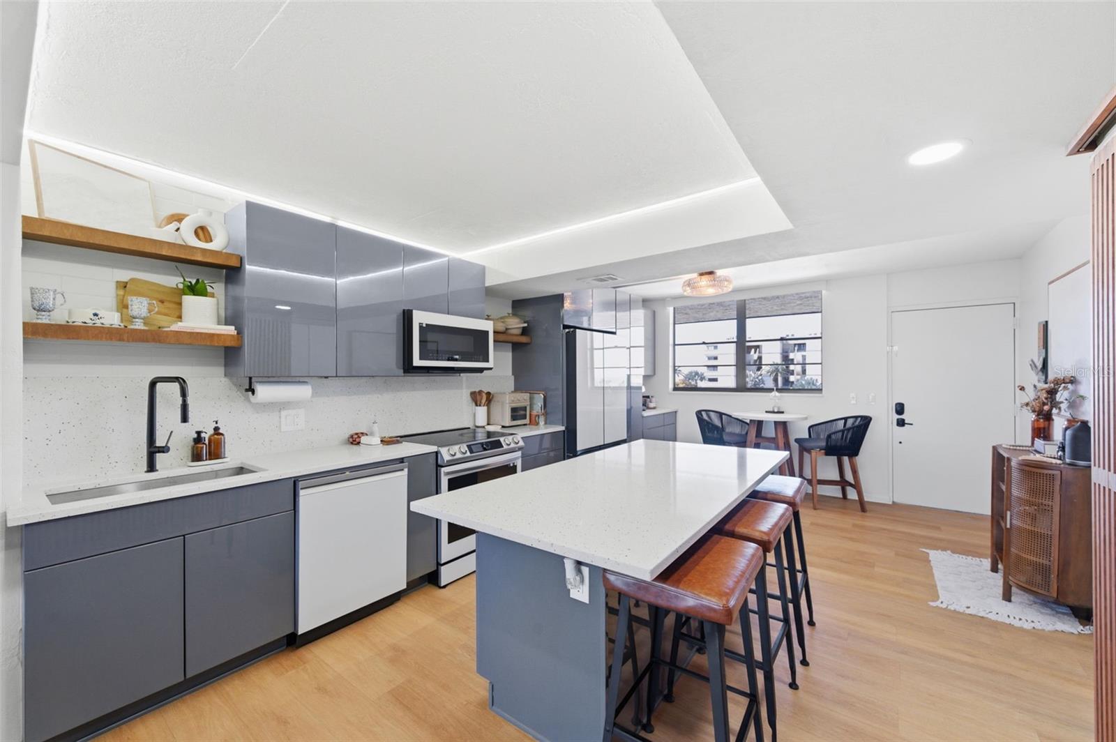 Image 7 of 46 For 19701 Gulf Boulevard 423