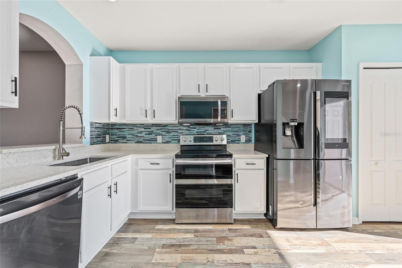 Image 17 of 39 For 16302 Swan View Circle