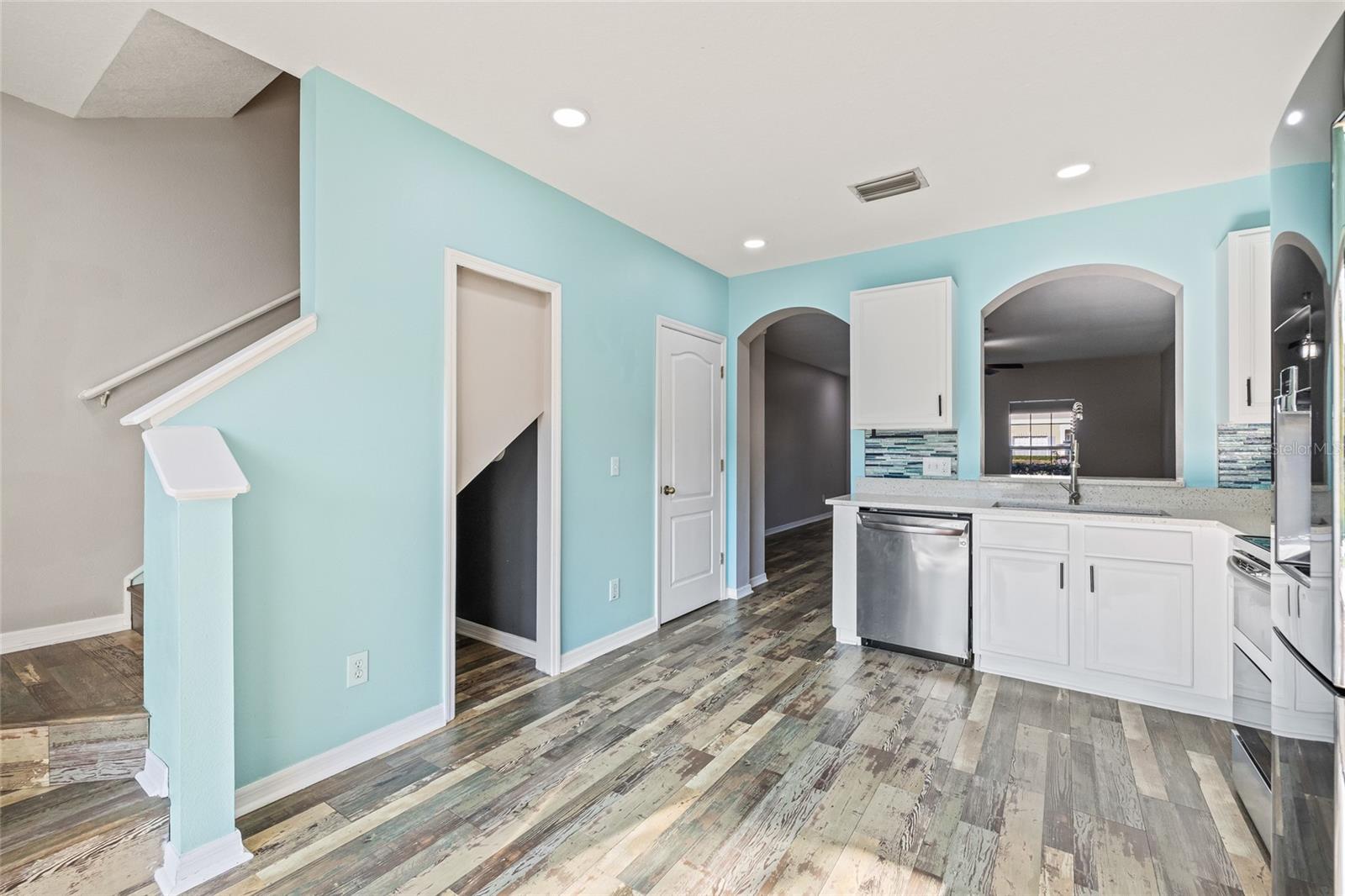 Image 20 of 39 For 16302 Swan View Circle