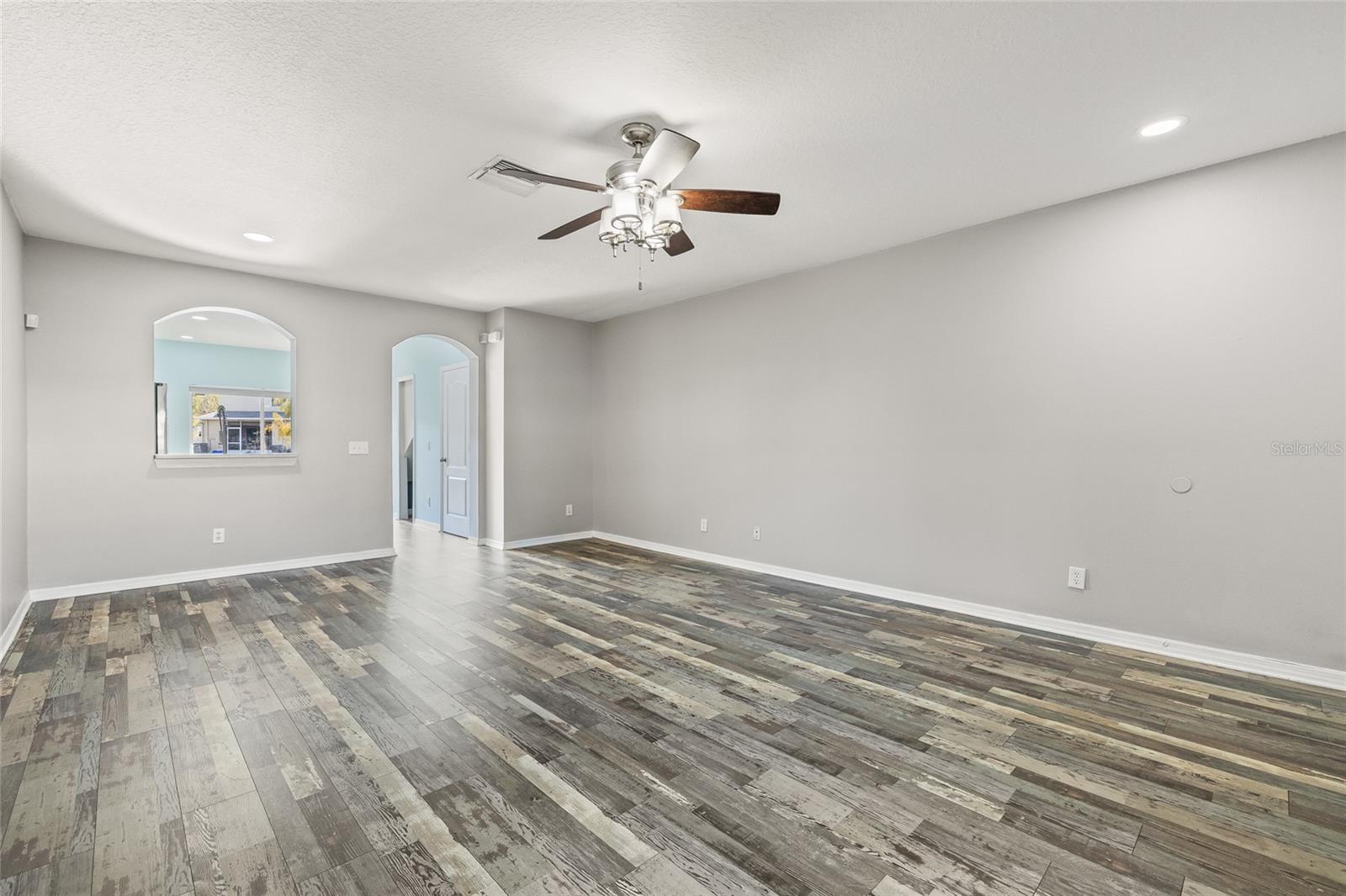 Image 7 of 39 For 16302 Swan View Circle