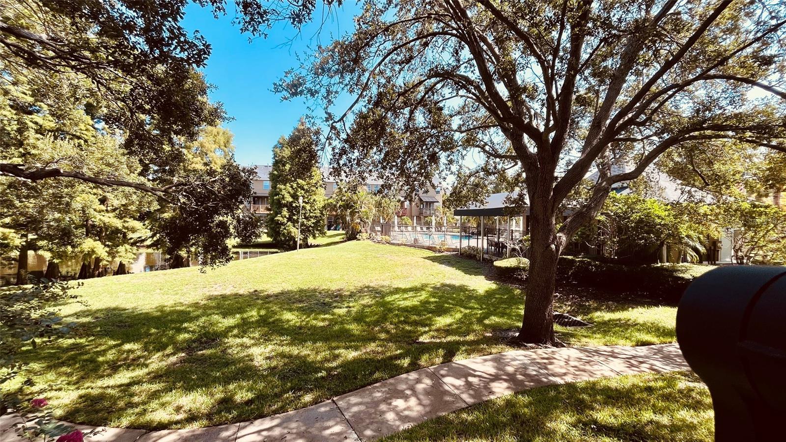 Listing photo id 9 for 2915 Pointeview