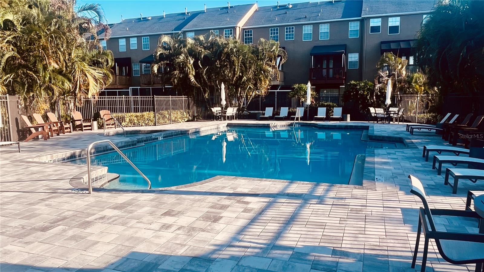 Listing photo id 12 for 2915 Pointeview