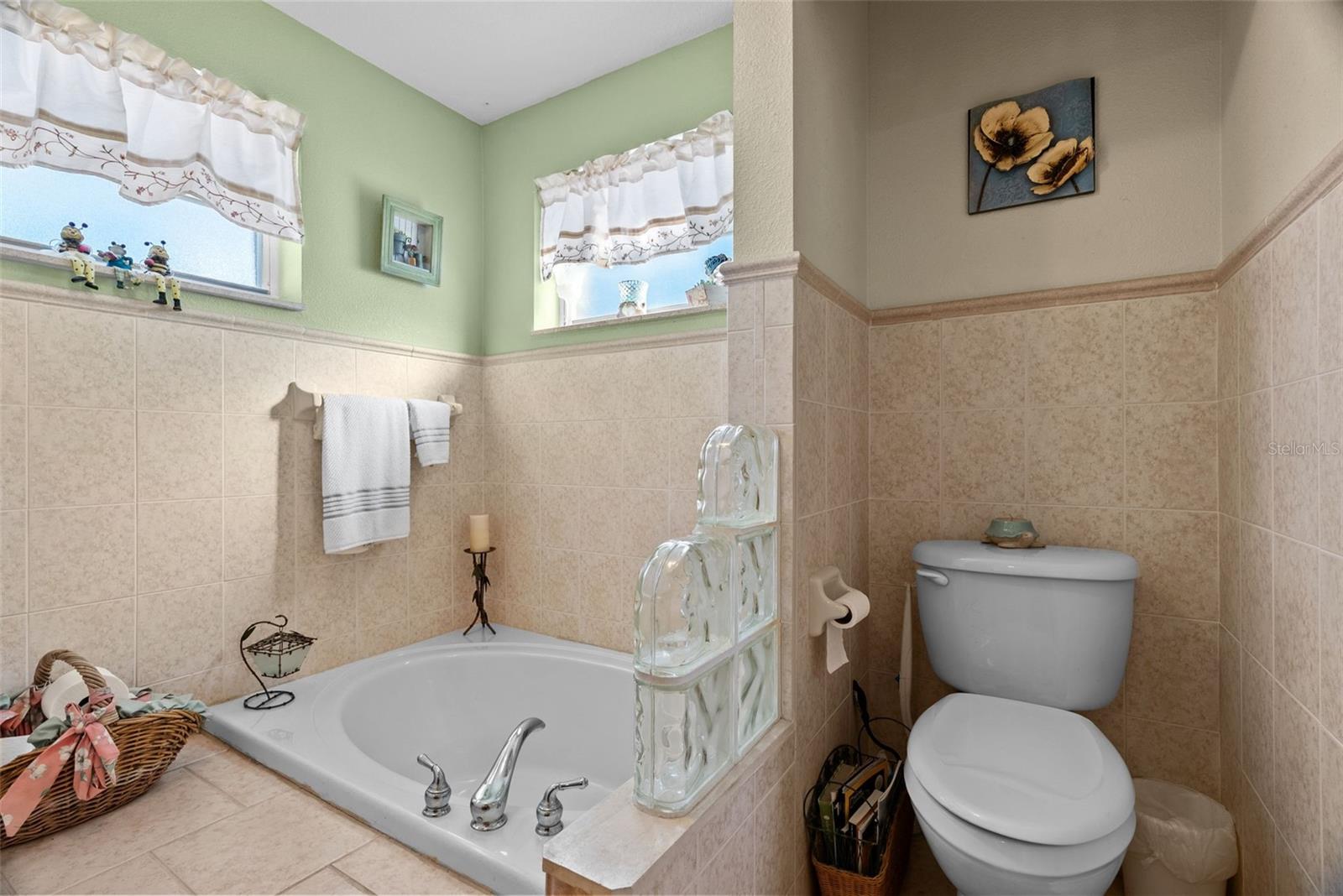 Image 23 of 49 For 13533 Veronica Drive