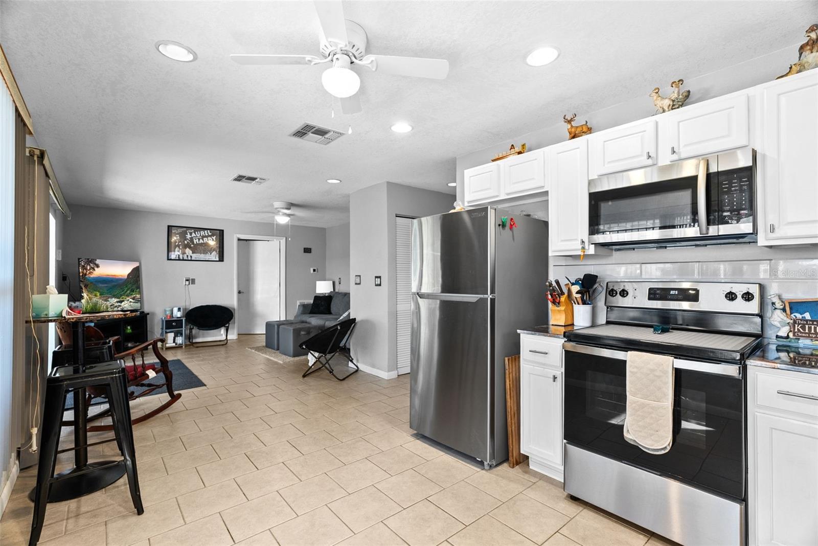 Image 36 of 49 For 13533 Veronica Drive