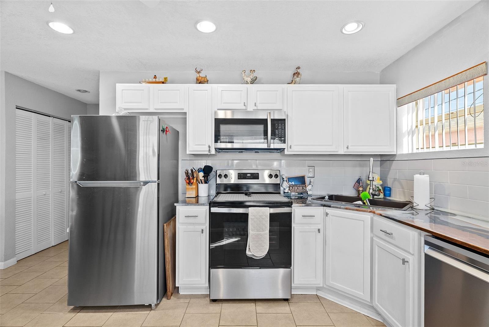 Image 37 of 49 For 13533 Veronica Drive