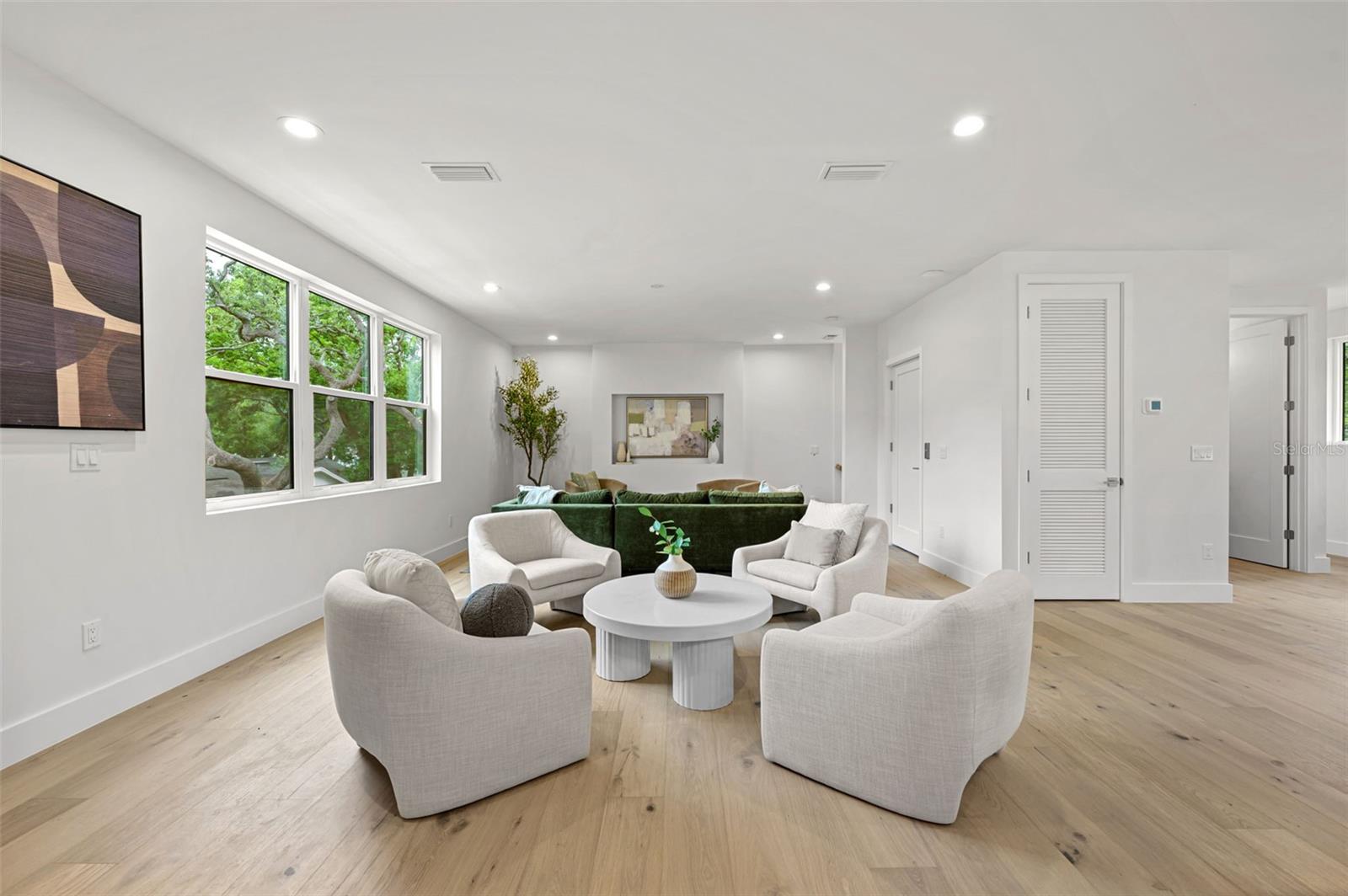 Image 13 of 70 For 3228 Oakellar Avenue