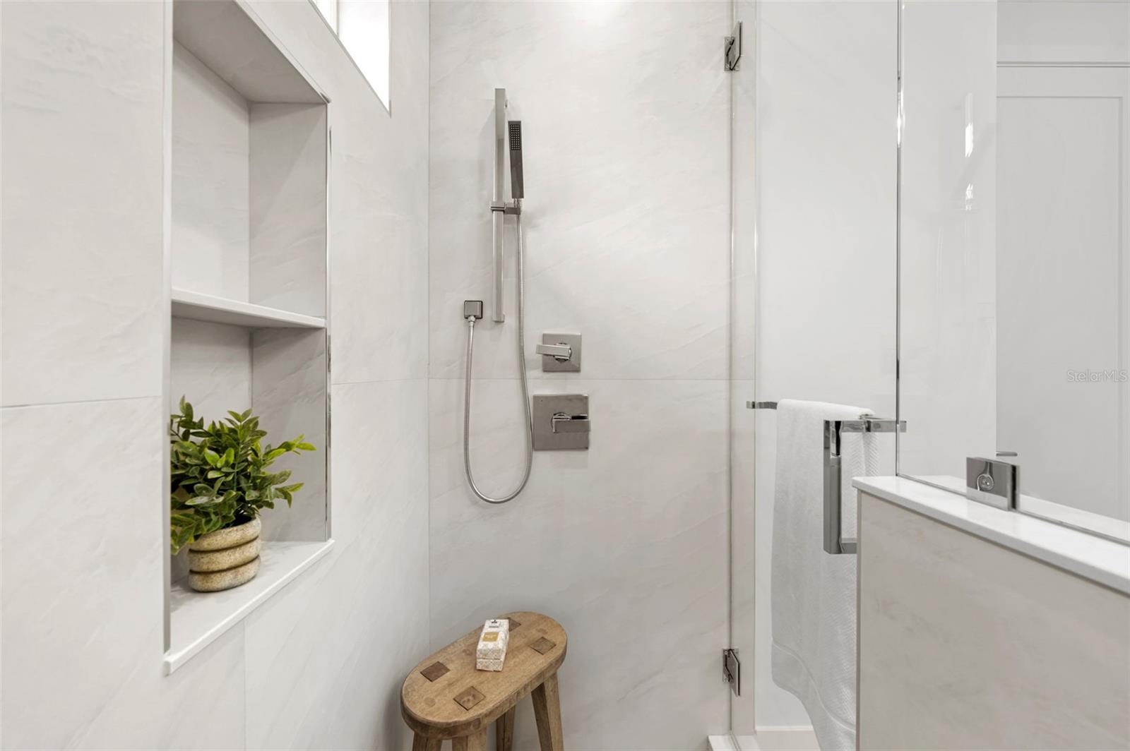 Image 35 of 70 For 3228 Oakellar Avenue