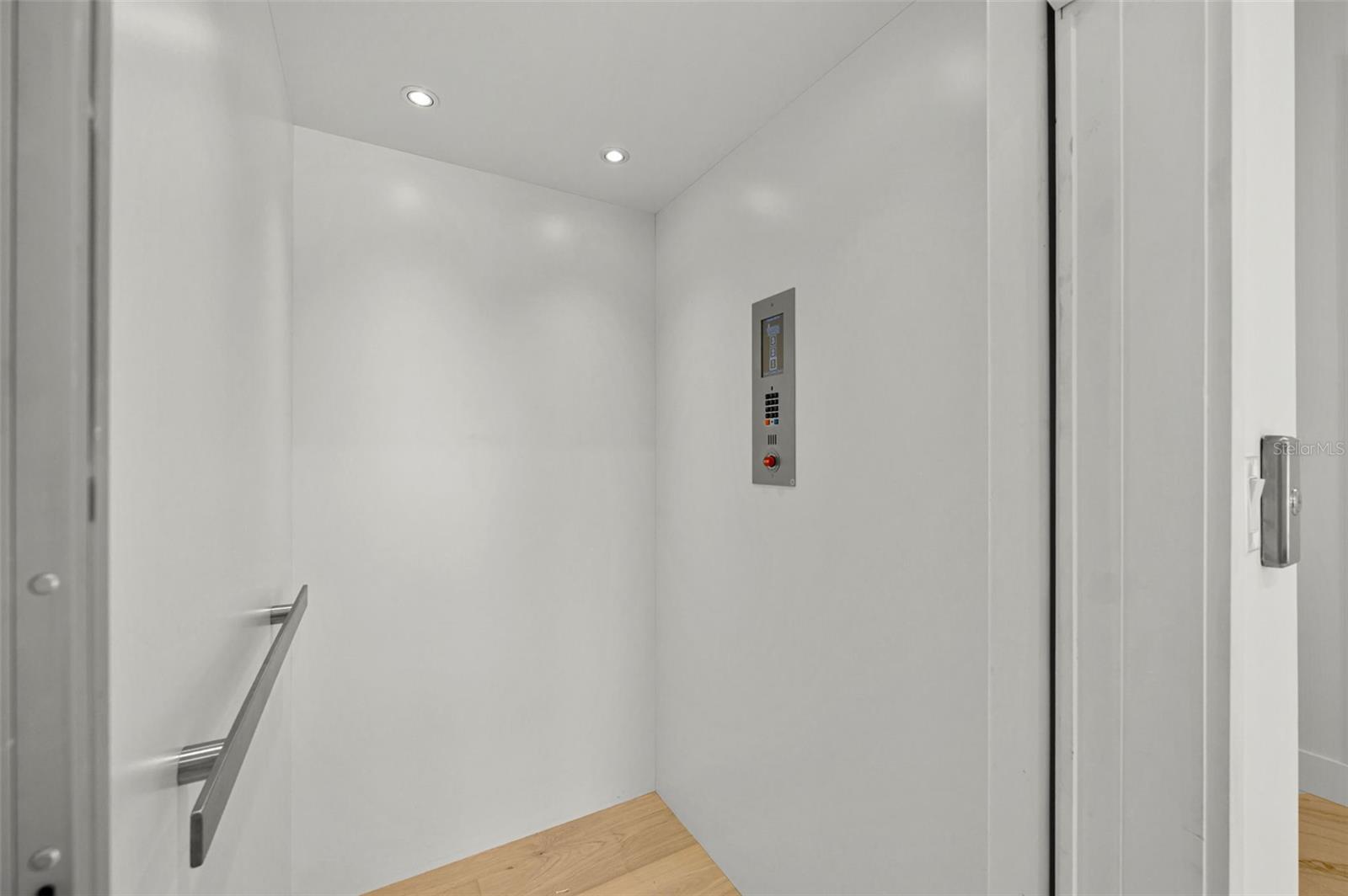 Image 6 of 70 For 3228 Oakellar Avenue