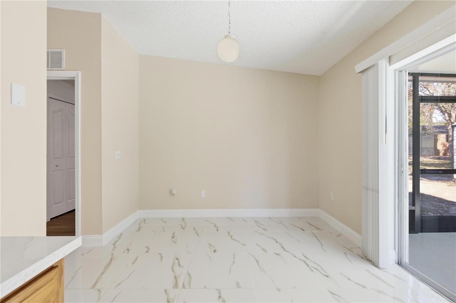 Listing photo id 10 for 4320 Bayridge Court