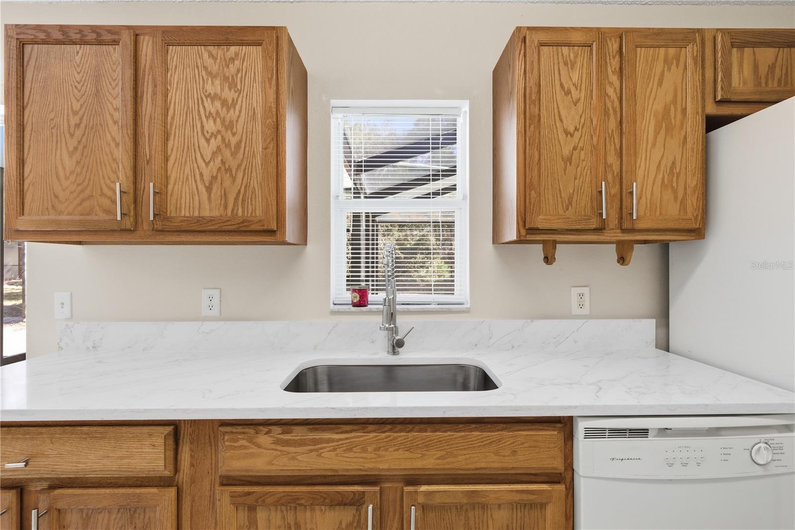 Listing photo id 14 for 4320 Bayridge Court