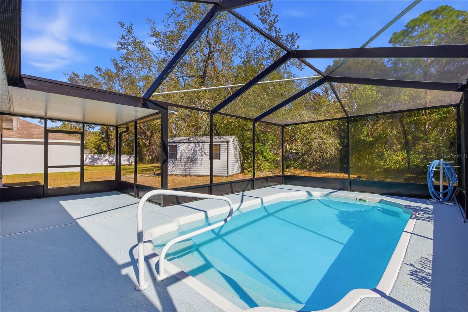 Listing photo id 0 for 4320 Bayridge Court