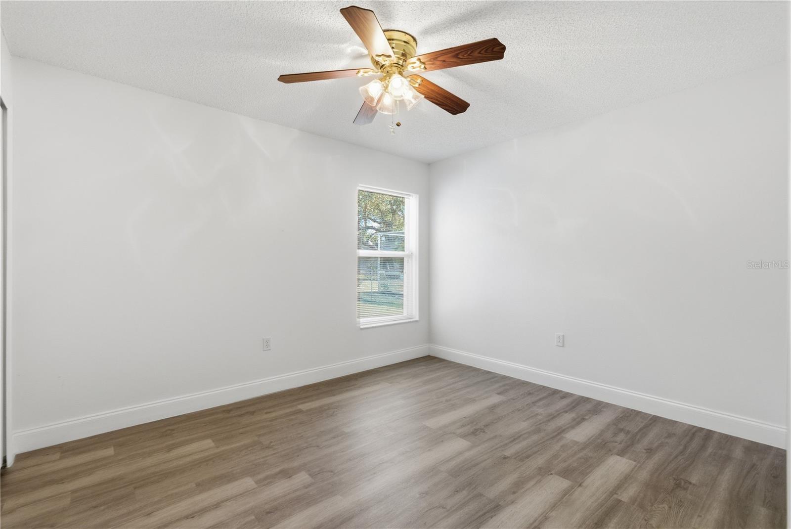 Listing photo id 19 for 4320 Bayridge Court