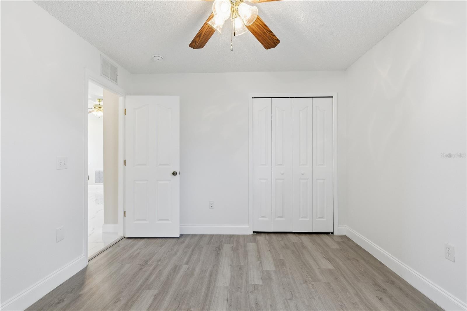 Listing photo id 20 for 4320 Bayridge Court