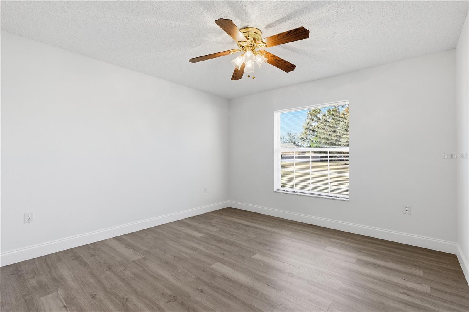 Listing photo id 21 for 4320 Bayridge Court