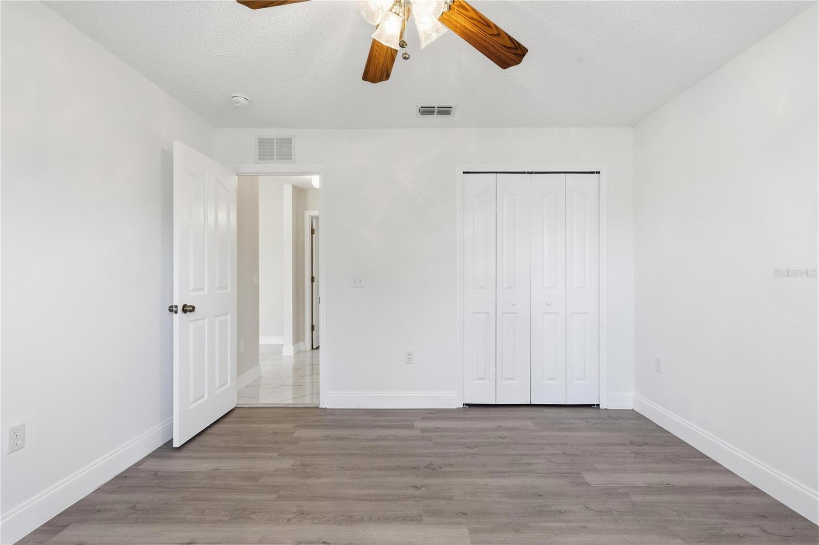 Listing photo id 22 for 4320 Bayridge Court