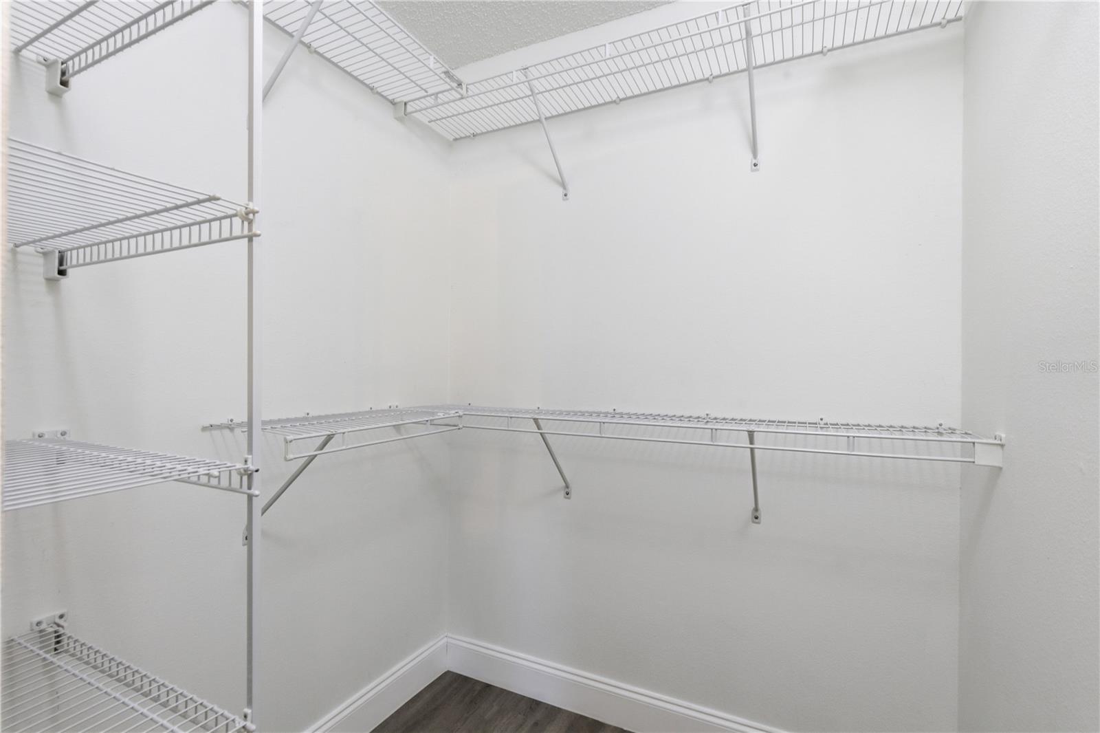 Listing photo id 29 for 4320 Bayridge Court