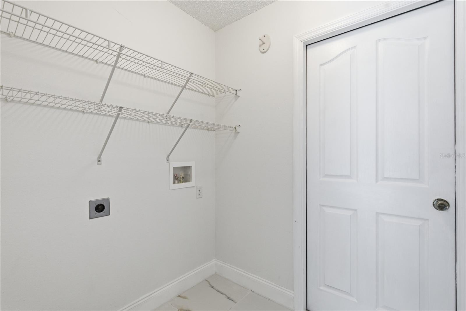 Listing photo id 30 for 4320 Bayridge Court