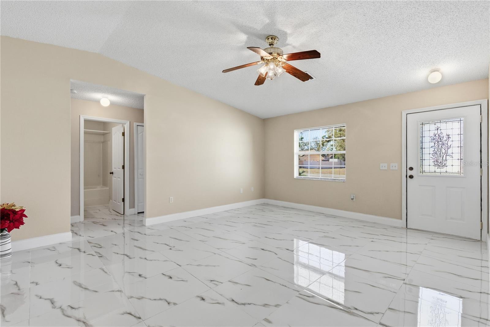 Listing photo id 5 for 4320 Bayridge Court