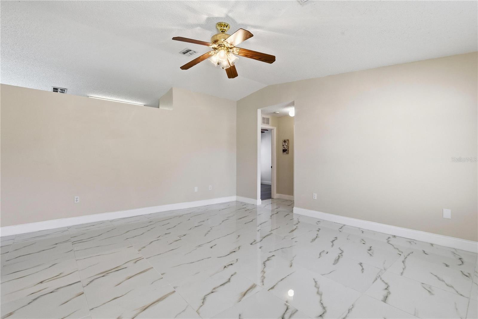 Listing photo id 6 for 4320 Bayridge Court