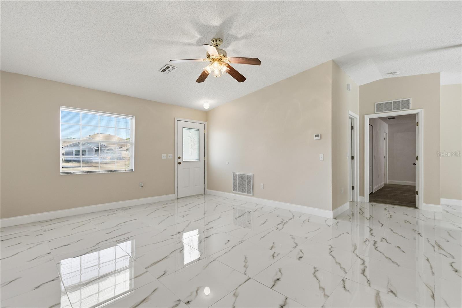 Listing photo id 7 for 4320 Bayridge Court