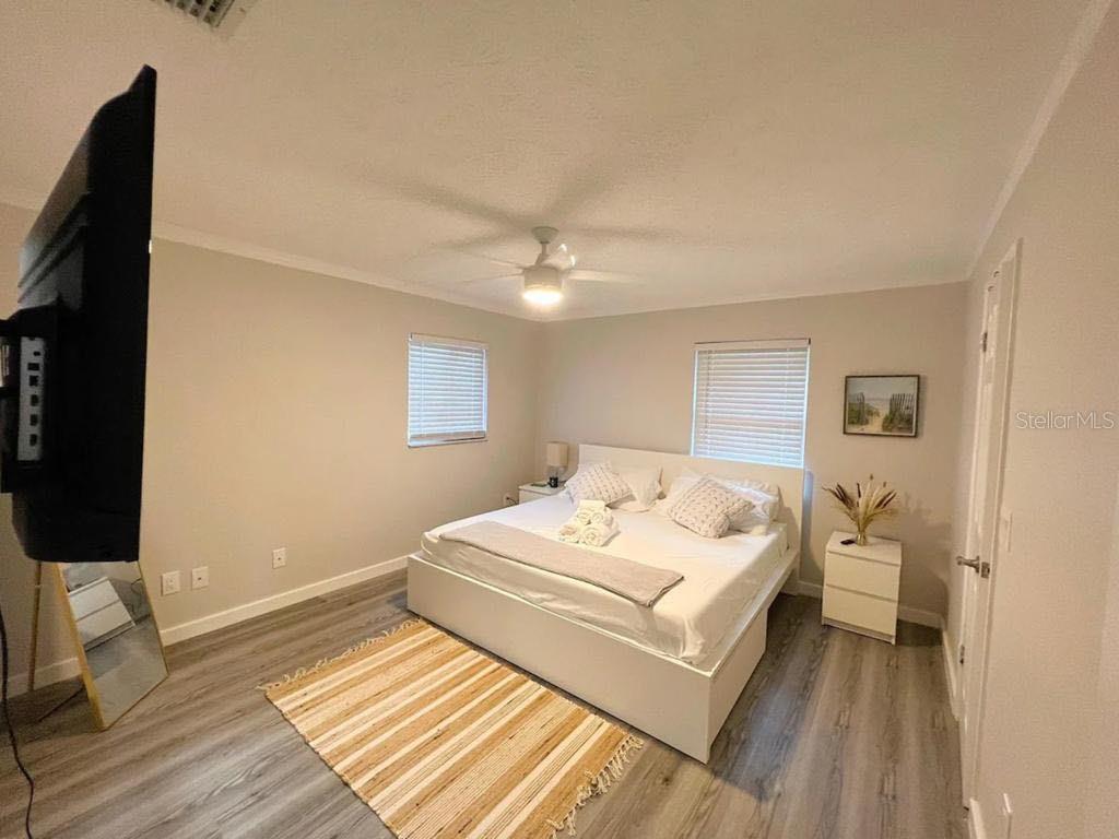 Image 18 of 30 For 12216 Noreast Lake Drive