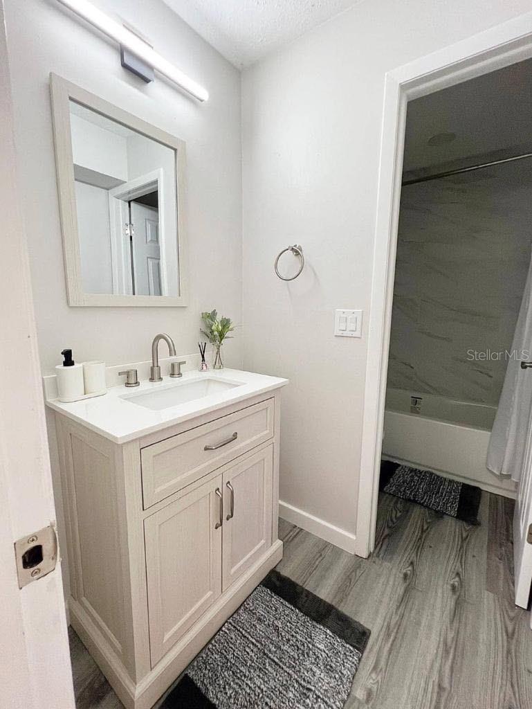 Image 19 of 30 For 12216 Noreast Lake Drive