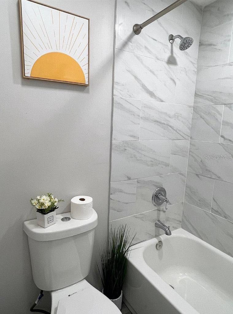 Image 20 of 30 For 12216 Noreast Lake Drive