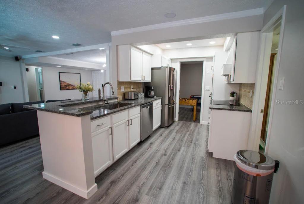 Image 8 of 30 For 12216 Noreast Lake Drive