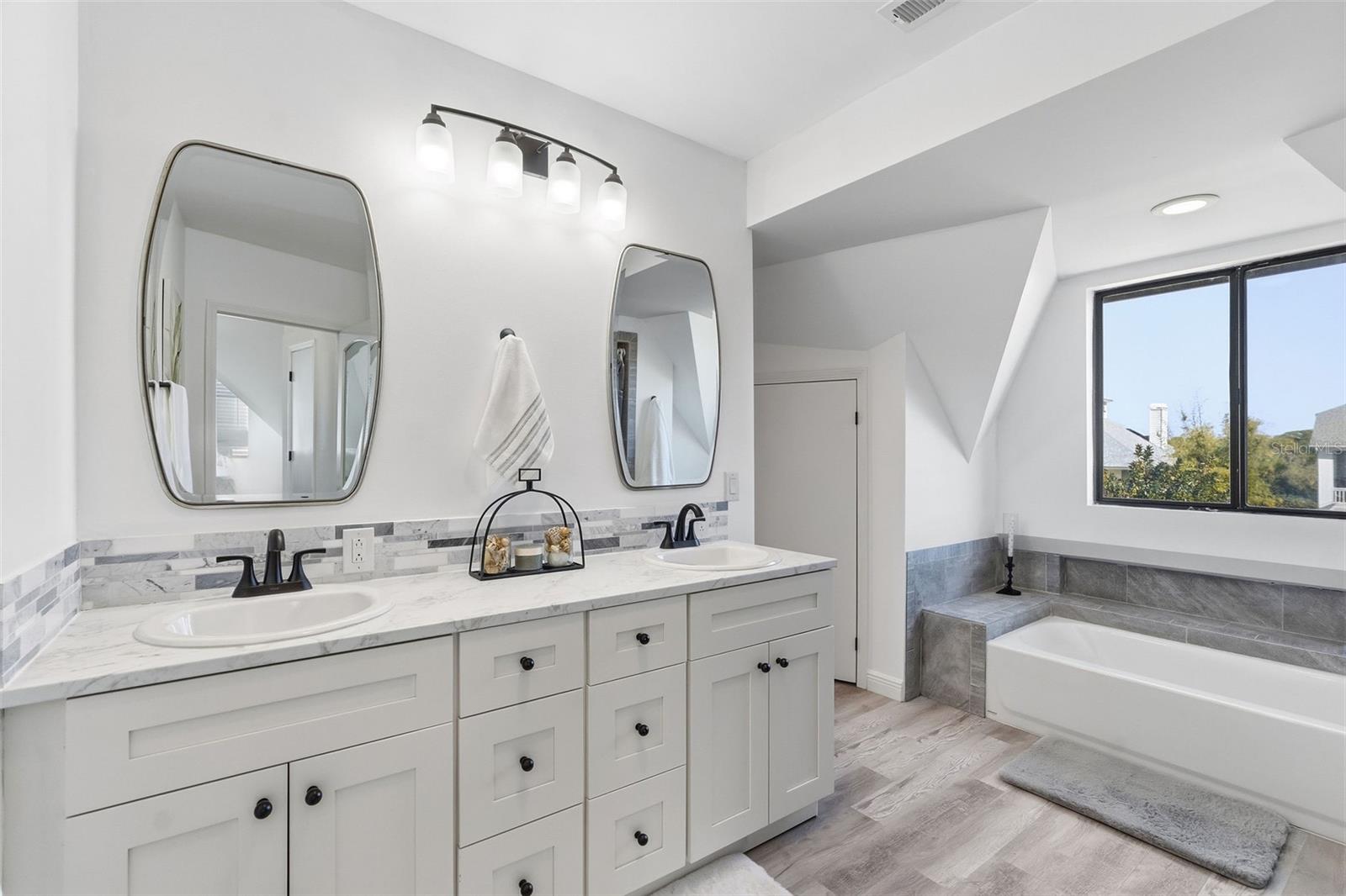 Image 37 of 52 For 1074 Point Seaside