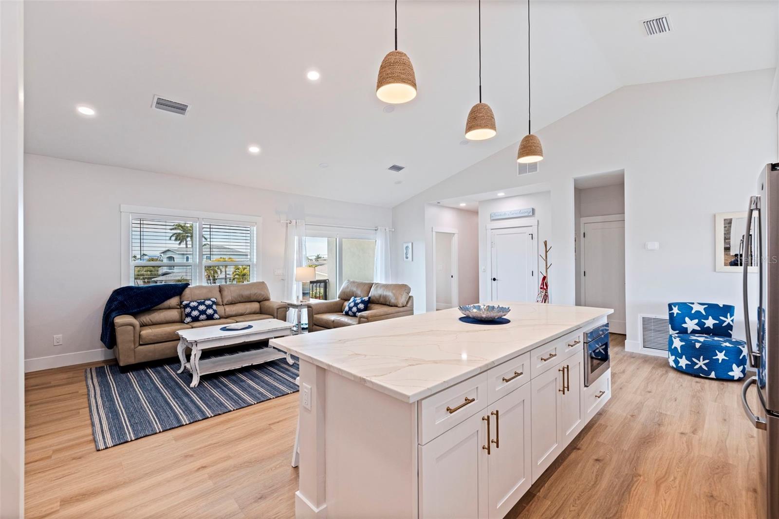 Listing photo id 8 for 605 115th Avenue