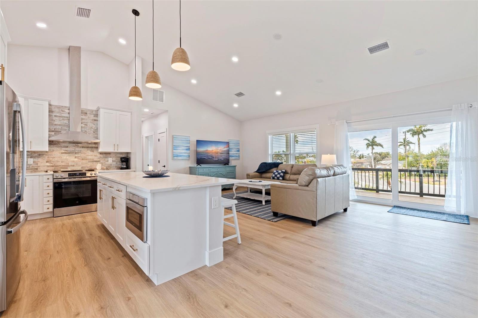 Listing photo id 9 for 605 115th Avenue