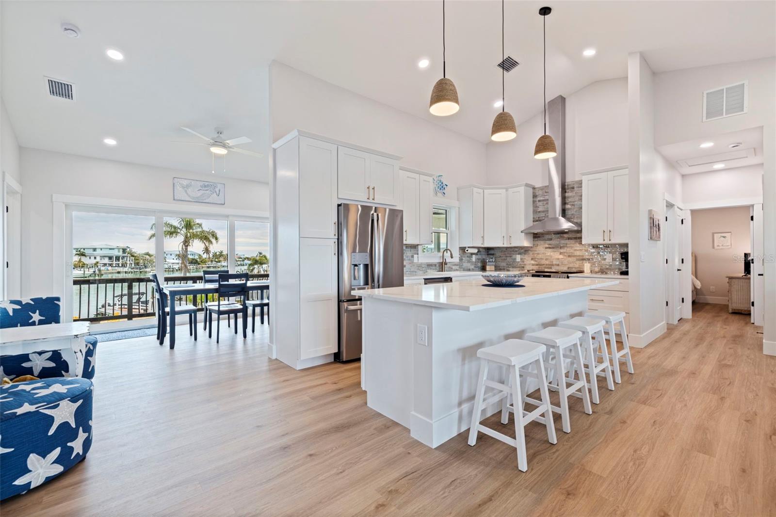 Listing photo id 10 for 605 115th Avenue