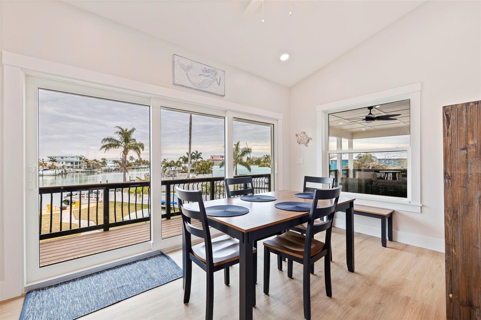 Listing photo id 11 for 605 115th Avenue