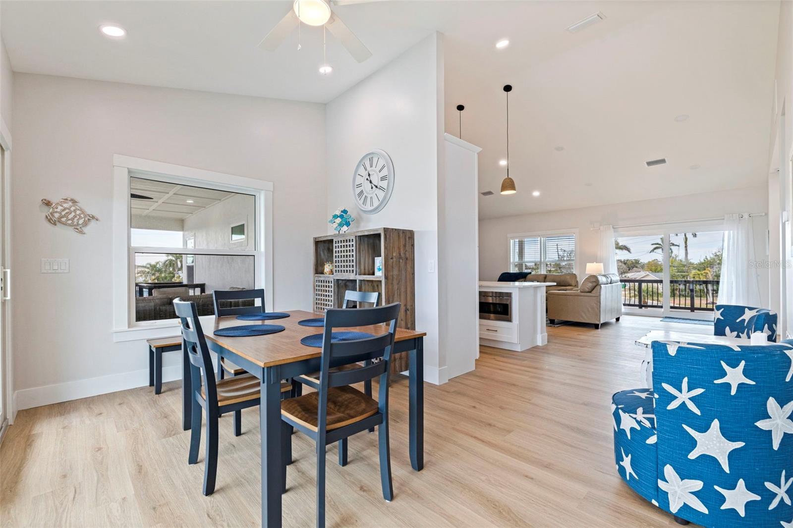 Listing photo id 13 for 605 115th Avenue