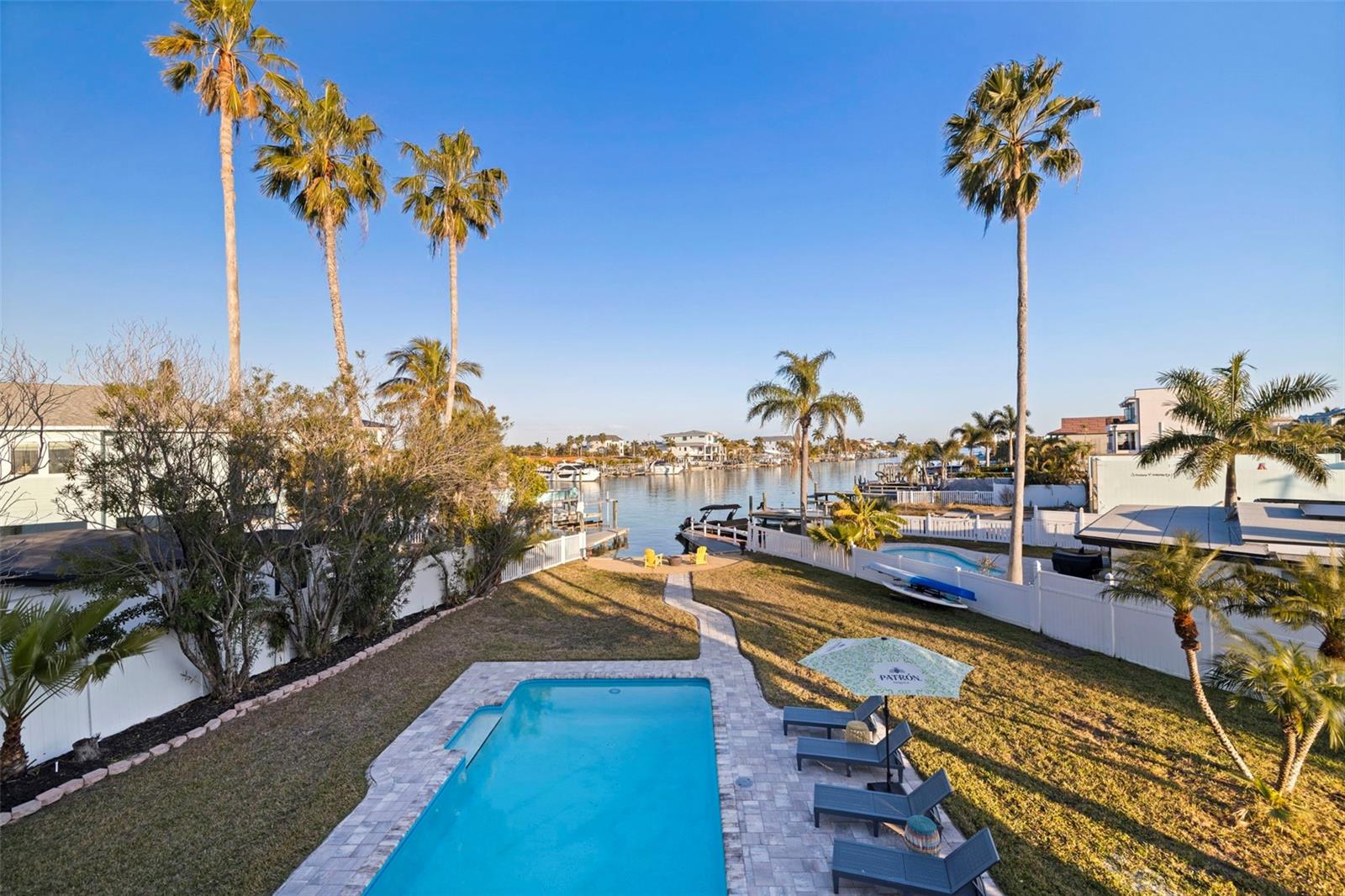 Listing photo id 16 for 605 115th Avenue