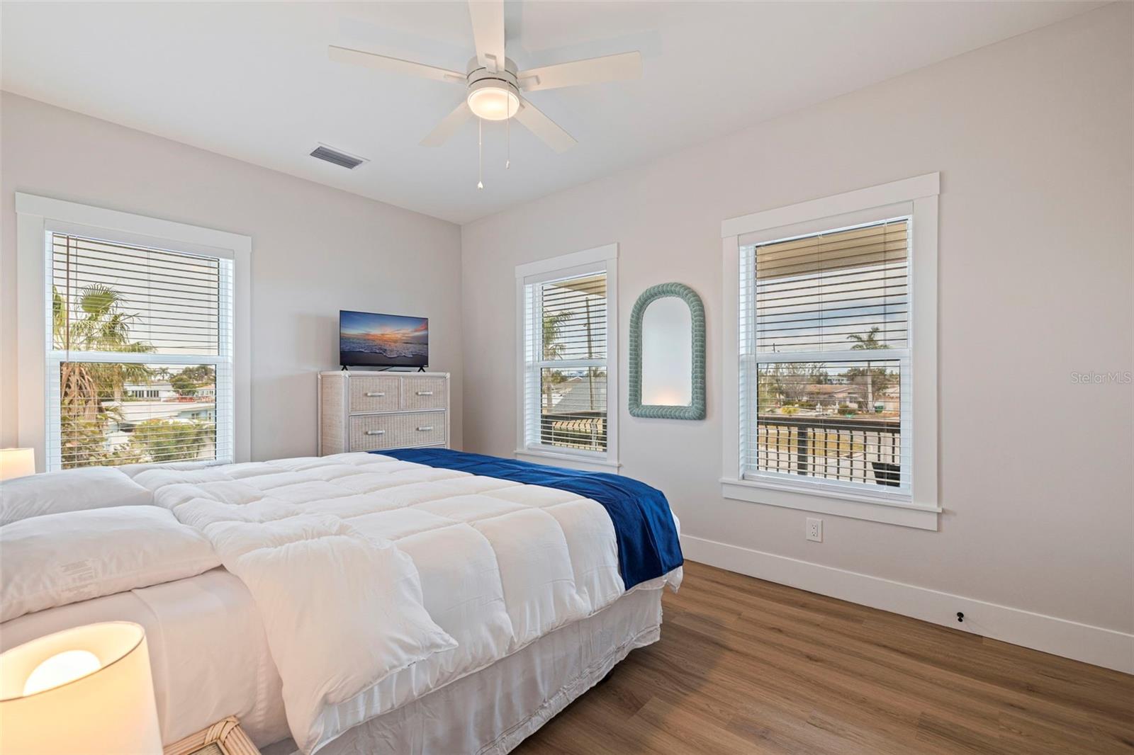 Listing photo id 25 for 605 115th Avenue