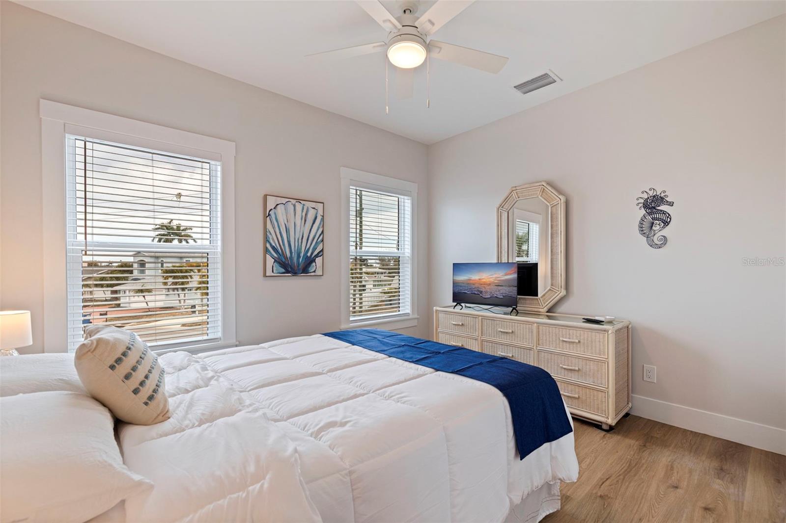 Listing photo id 28 for 605 115th Avenue